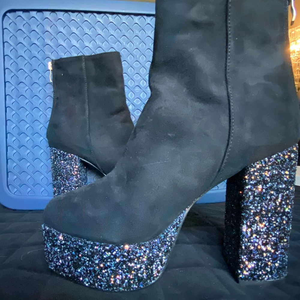 Platform glitter boots